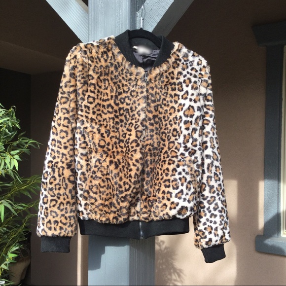 1 LEFT‼️So Soft & Fuzzy Leopard Bomber - Picture 7 of 8